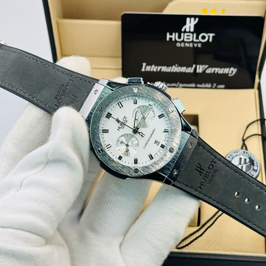 ساعة هوبلو الجلدية