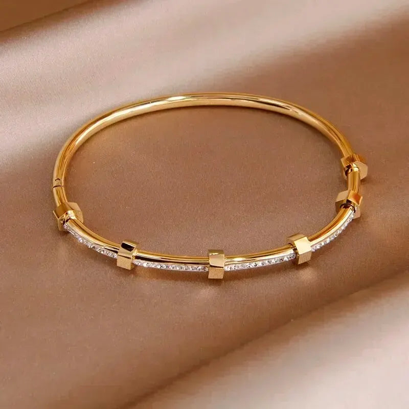 Trendy Round Bangle