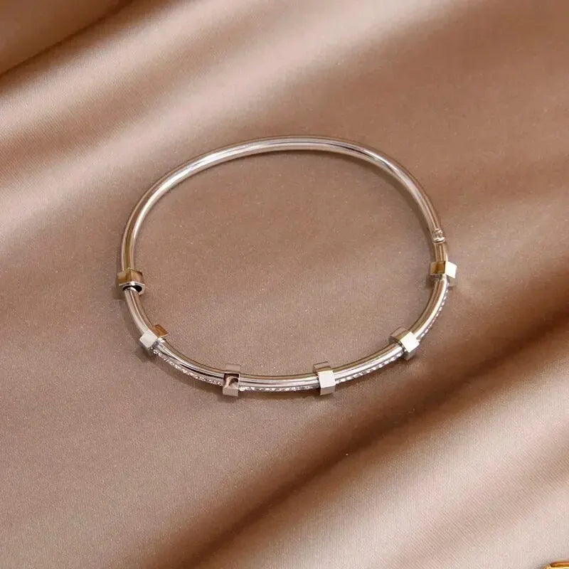 Trendy Round Bangle