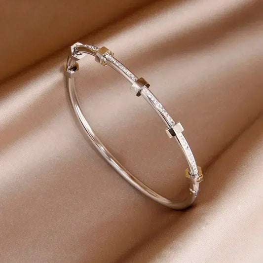 Trendy Round Bangle